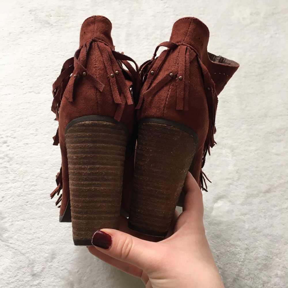 Cut out fringe heeled boot - Picture 5 of 8